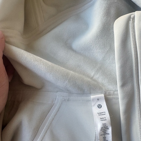 Barely used CREAM COLORED lululemon Repel Shell cinch back rain jacket size 6 - Picture 6 of 6
